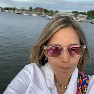 Meet your Posher, Dana